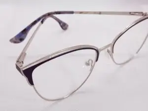 montura metálica mujer agatada detalles