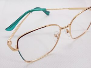 montura mujer dorada con patillas verde esmeralda